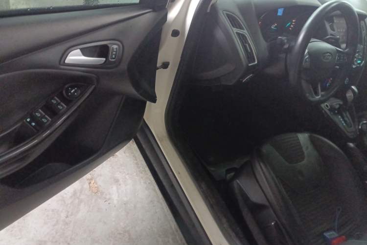 Used Ford Focus 2017 Sedan EcoBoost 125 Automatic Supreme Style SmartDrive Edition
