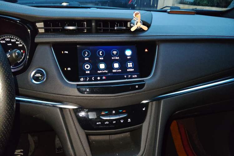 Used Cadillac XT5 2022 2.0T Two-Wheel Drive Luxury Version