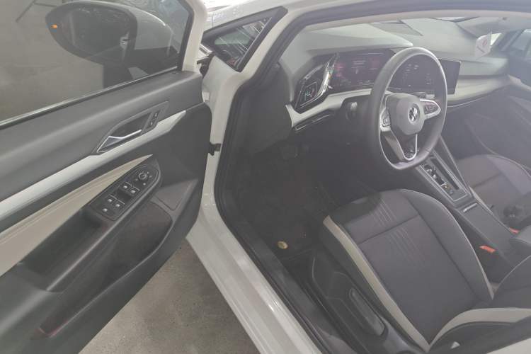 Used Volkswagen Golf 2023 Facelift 280TSI DSG Pro Driver Seat