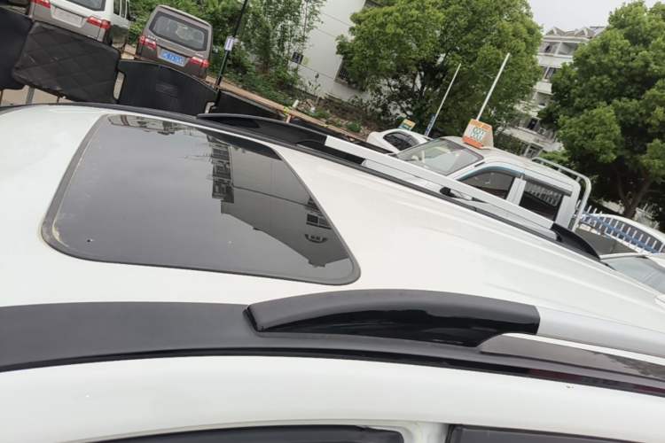 Used Haval H6 2016 Upgraded Model 1.5T Manual Two-Wheel Drive Elite Version Roof