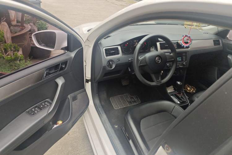Used Skoda Rapid Spaceback 2016 1.6L Automatic Chuanxing Edition
