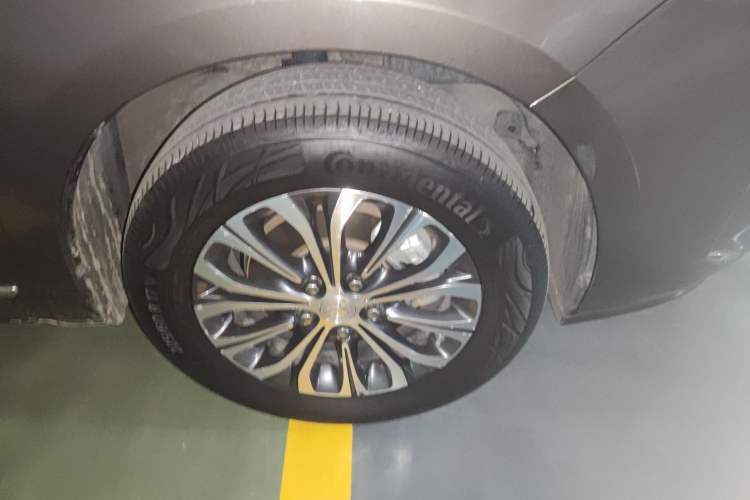 Used Buick GL8 2021 Land Cruiser Executive Class 652T Luxury Model Right Front Wheel Hub