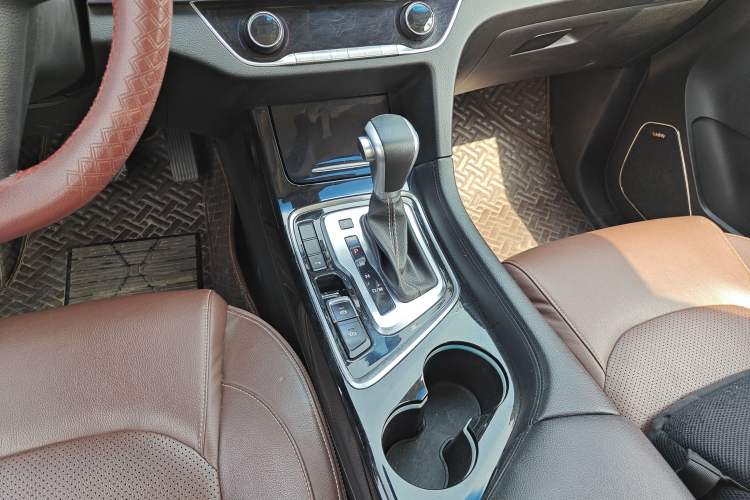 Used Baojun 560 2017 1.5T DCT Flagship Model 7 Seats