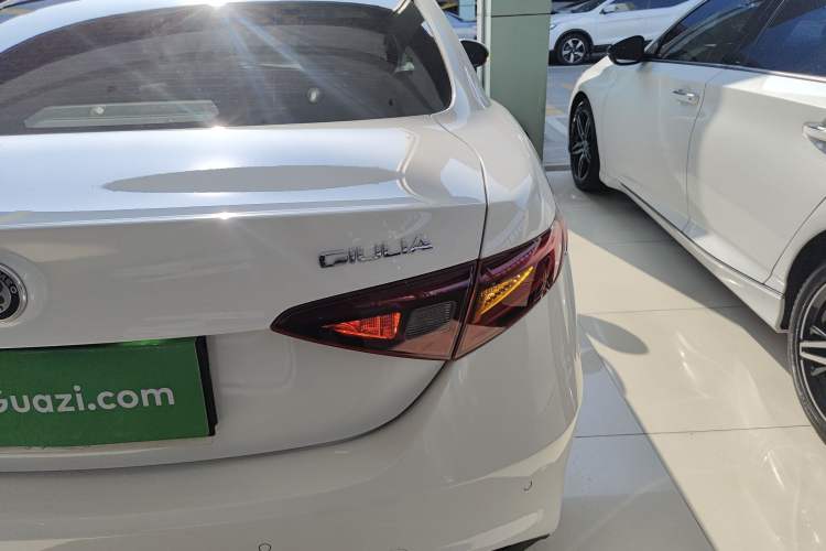 Used Alfa Romeo Giulia 2019 2.0T 280HP Luxury Edition
