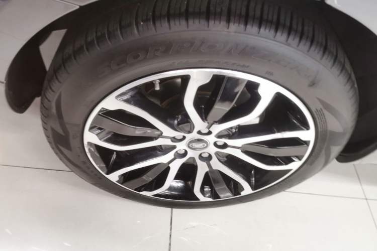 Used Land Rover Range Sport 2021 3.0 L6 YAO Black Edition Right Rear Wheel Hub