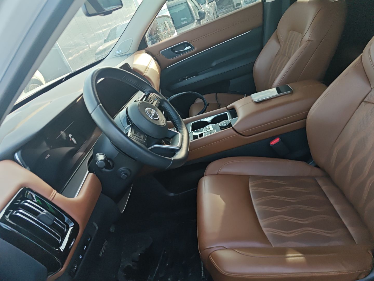 المقاعد الأمامية داخل السيارة