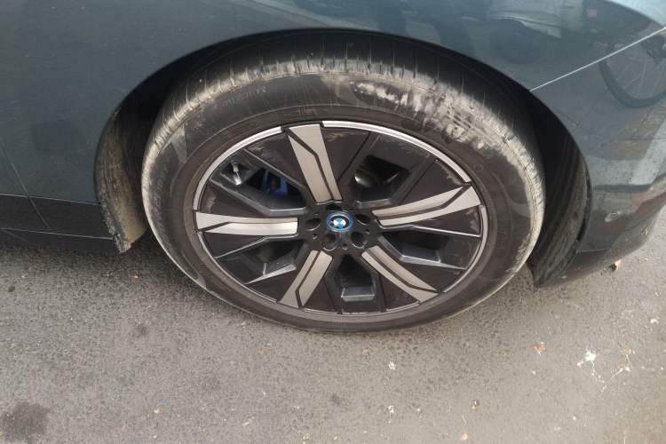 Used BMW iX 2023 Updated xDrive50 Right Front Wheel Hub