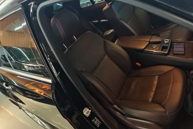 Used Mercedes-Benz GLE 2017 GLE 320 4MATIC Dynamic Model Right Front Seat