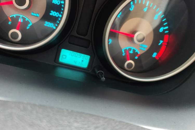 Used Buick Excelle 2015 1.5L Automatic Classic Model Odometer Close Up