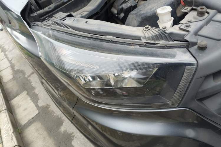 Used Jinbei Gold Hiace 2021 1.5L Passenger Van Travel Lion 6-Seater Right Front Headlight