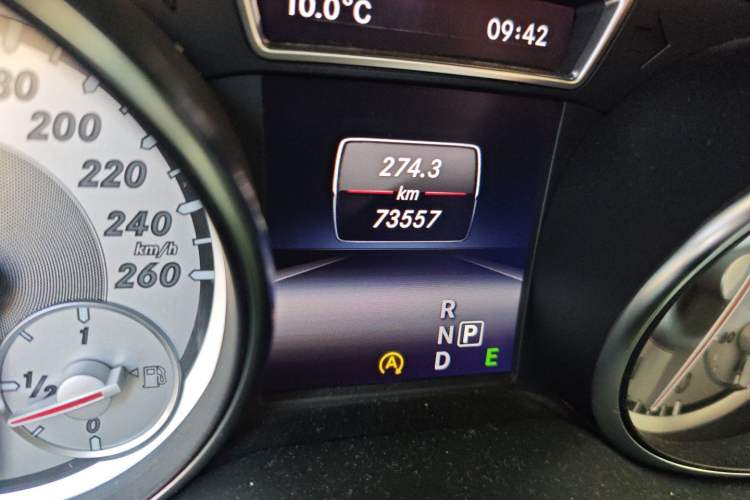 Used Mercedes-Benz GLA 2015 GLA 200 Sport Edition Odometer Close Up