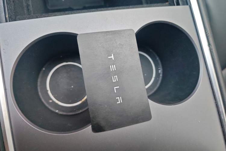 Used Tesla Model Y 2021 Long-Range All-Wheel-Drive Version 3D7 Vehicle Key