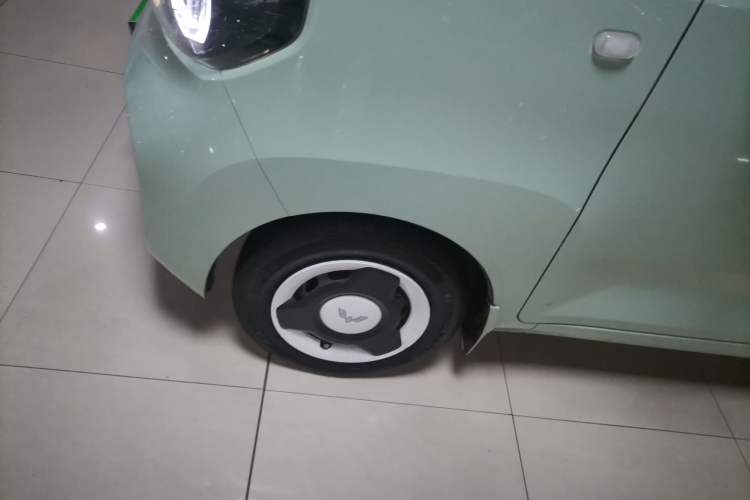 Used Wuling Hongguang MINIEV 2020 Freedom Version Lithium Iron Phosphate Left Front Wheel Hub