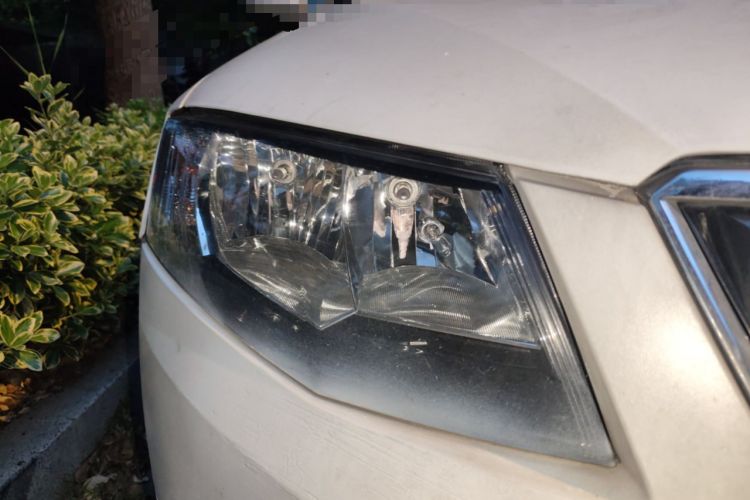 Used Skoda Octavia 2015 1.6L Automatic Yijie Edition Right Front Headlight