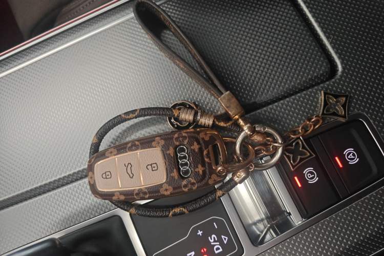 Used Audi A7L 2024 45TFSI quattro S-line Visionary Edition Flow Crystal Package
