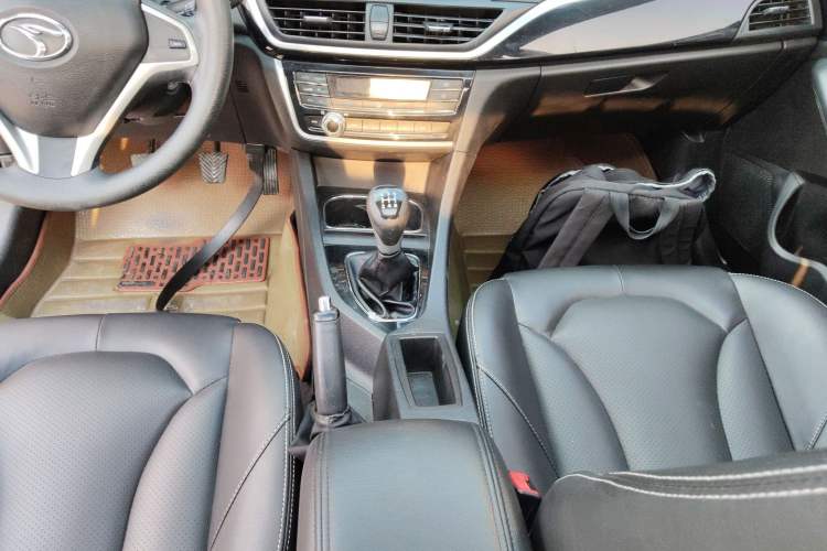 Used Soueast V5 Lingzhi 2015 Plus 1.5L Manual Smart Edition Gear Lever