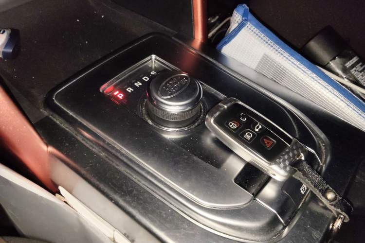 Used Land Rover Discovery Sport 2017 2.0T PURE Gear Lever