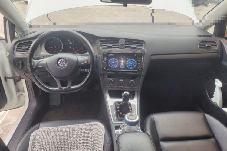 Used Volkswagen Golf 2016 1.6L Manual Fashion Edition Center Console