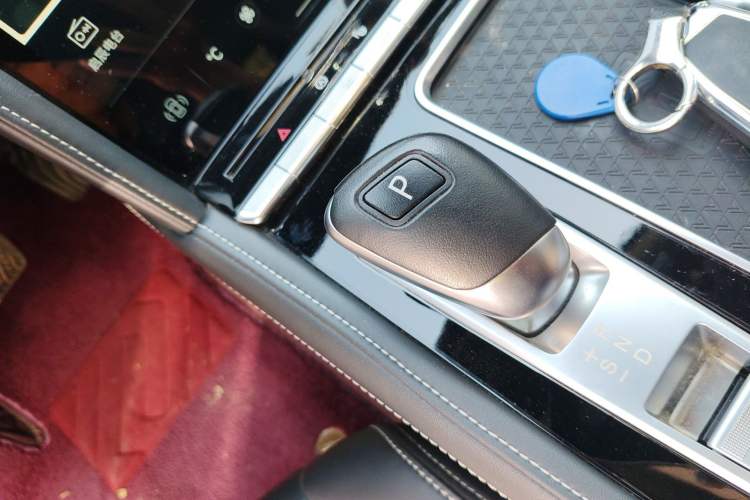 Used Venucia Star 2021 260T Automatic 48V Mild Hybrid Turbocharged Star曜 Edition Gear Lever