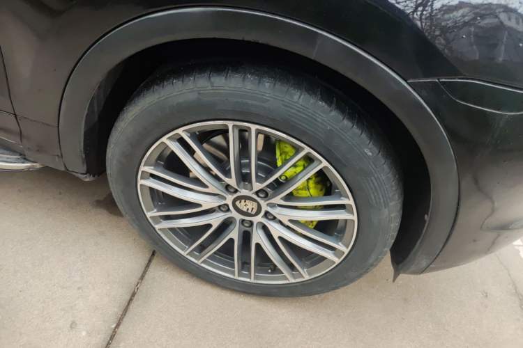 Used Porsche Cayenne 2013 3.6L automatic transmission U.S. specification Right Front Wheel Hub