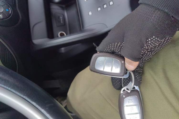 Used Hyundai ix35 2013 2.0L Automatic Two-Wheel Drive Smart GLS China IV Standard Vehicle Key