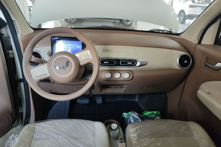 Used Wuling Hongguang MINIEV 2025 Four-Door Version Advanced Edition Center Console