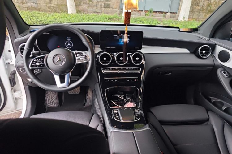 Used Mercedes-Benz GLC Coupe 2023 Refreshed GLC 260 4MATIC Coupe SUV Center Console