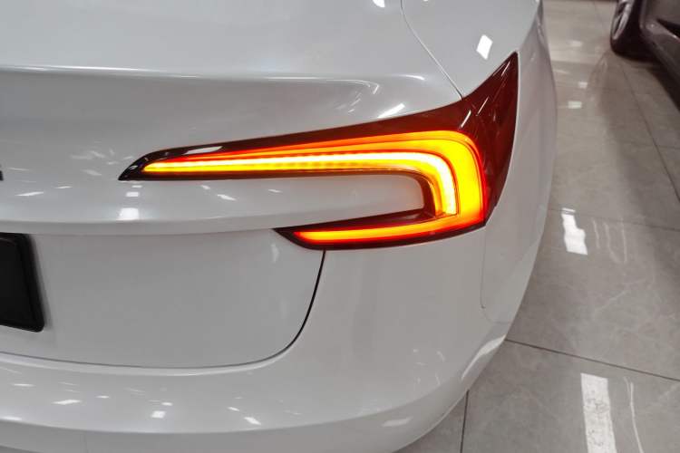 Used Tesla Model 3 2023 Long-Range All-Wheel-Drive Version Right Rear Taillight