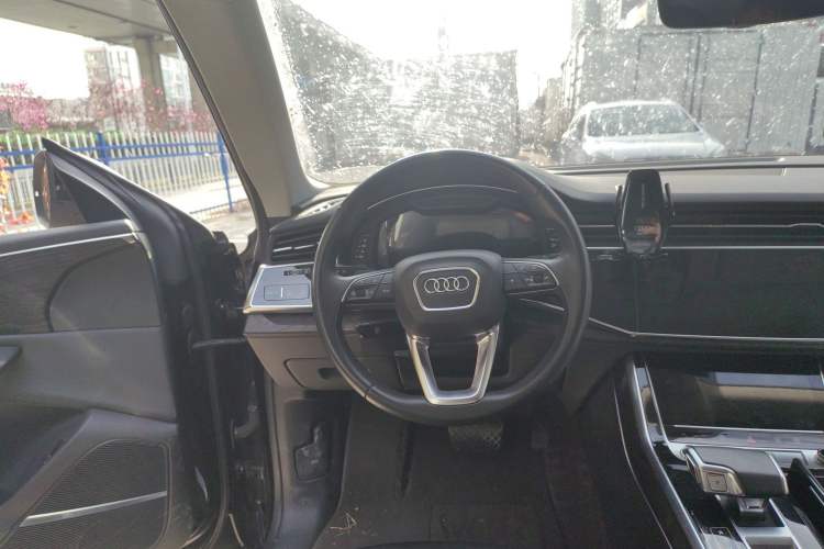 Used Audi Q8 2021 55 TFSI Luxury Dynamic Edition Steering Wheel