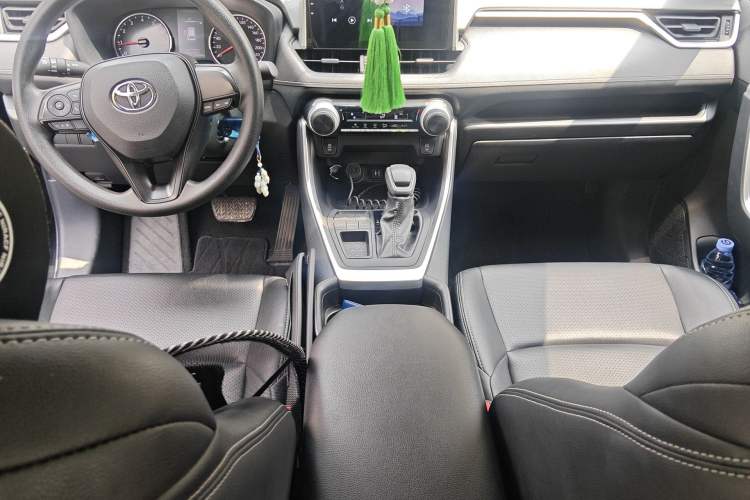 Used Toyota Wildlander 2022 2.0L CVT Two-Wheel Drive Leading Edition Interior 2