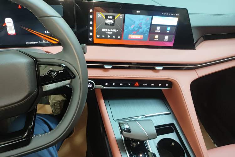 Used Changan CS75 PLUS 2024 3rd Generation Champion Edition 1.5T Intelligent Drive Dynamic Model
