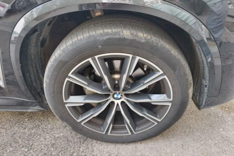 Used BMW X5 2022 Restyled xDrive 30Li Luxury Version M Sport Package Right Front Wheel Hub