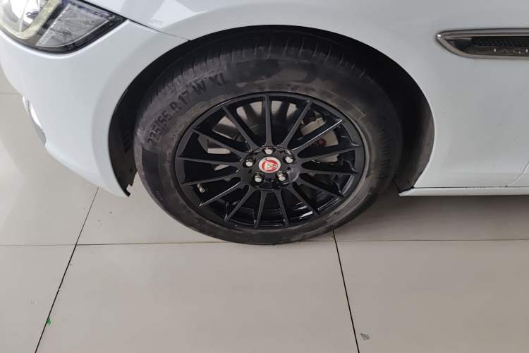 Used Jaguar XF 2016 XF 2.0T Two-Wheel-Drive Luxury Edition
