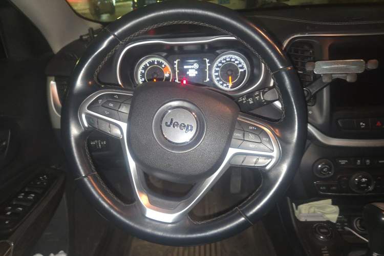 Used Jeep Cherokee 2016 2.4L Professional Edition
