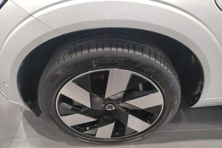 Used Volvo XC60 New Energy 2025 Plug-in Hybrid Long-Range All-Wheel Drive Smart Luxury Edition
