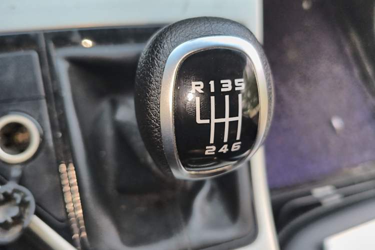 Used Geely Auto Emgrand GL 2017 1.3T Manual Elite Model Gear Lever