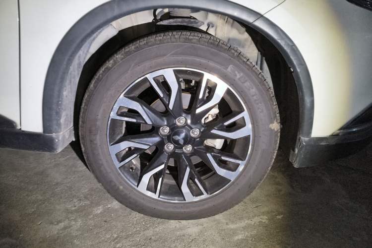 Used Mitsubishi Outlander 2019 2.0L Two-Wheel Drive Comfort Edition 7-Seater China VI Standard Right Front Wheel Hub