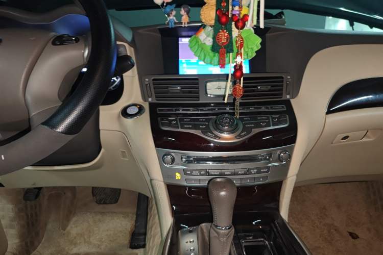 Used Infiniti M Series 2012 M25L Comfort Edition Audio And AC Panel