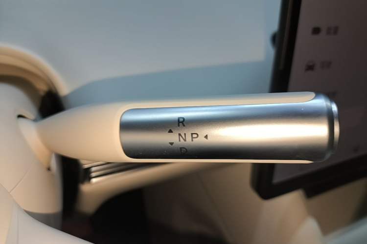 Used Hima Luxeed R7 2025 Range-Extended Version 251 km Max Gear Lever