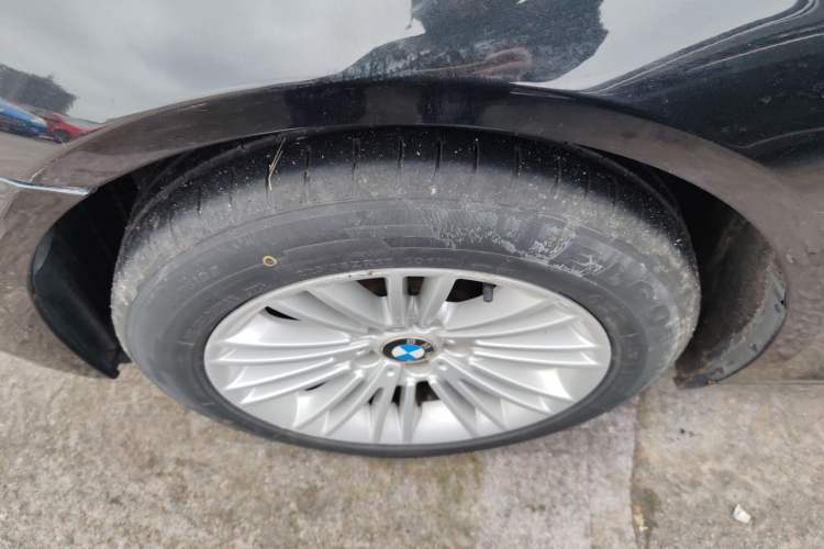 Used BMW 5 Series 2014 525Li Leading Model
