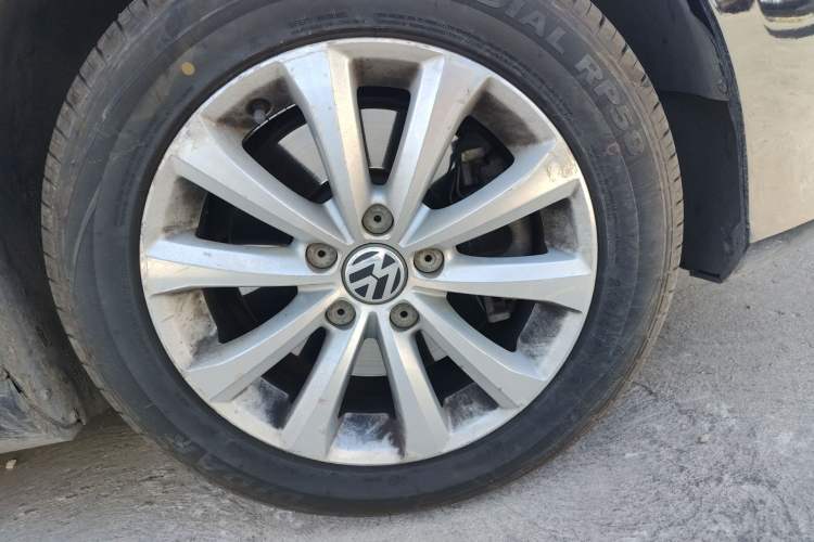 Used Volkswagen Magotan 2015 1.8TSI Advanced Model Right Front Wheel Hub