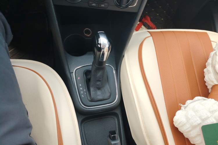 Used Volkswagen Polo 2014 1.4L Automatic Comfort Edition Gear Lever