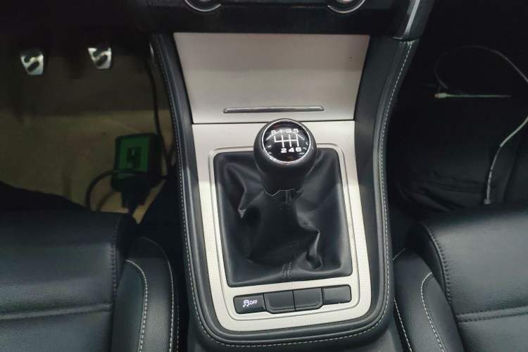 Used MG 6 2017 20T Manual Luxury Smart Connect Version China V Standard Gear Lever