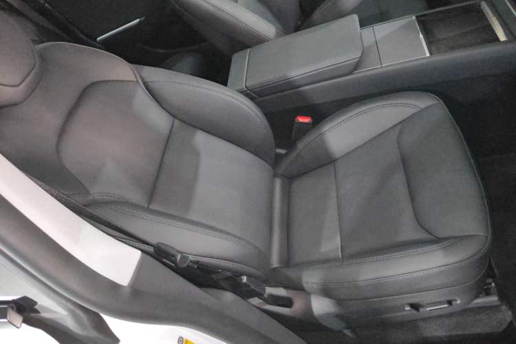 Used Tesla Model Y 2025 Long-Range All-Wheel-Drive Version