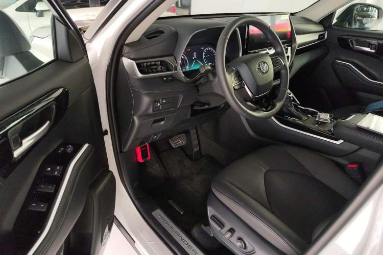 Used Toyota Highlander 2024 2.5L Smart Electric Hybrid Dual-Motor All-Wheel-Drive Luxury 7-Seater