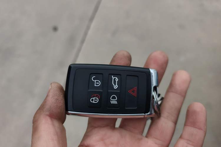 Used Land Rover Range Sport 2022 3.0 L6 YAO Black Edition Vehicle Key