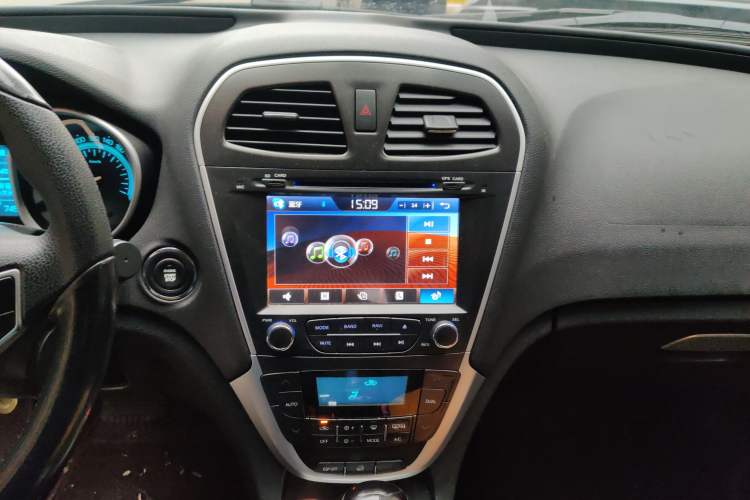 Used GAC Trumpchi GS5 2014 2.0L Automatic Two-Wheel Drive Anniversary Value Edition Audio And AC Panel