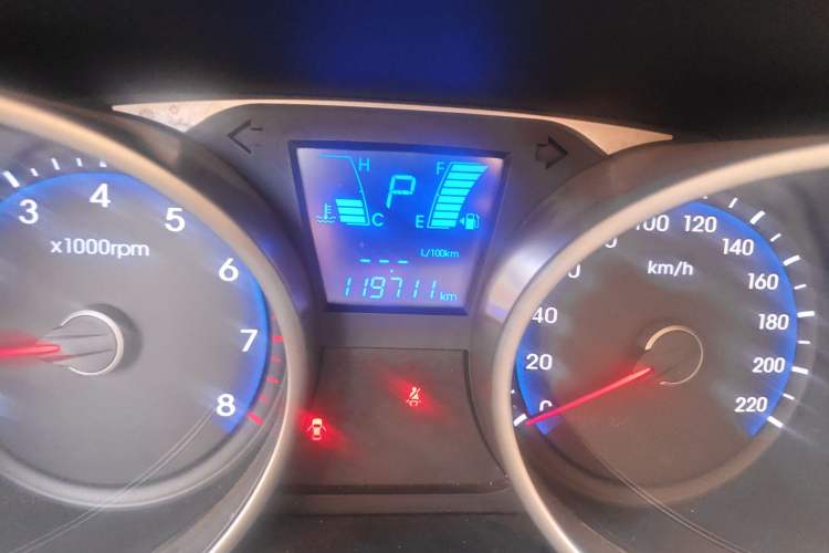 Used Hyundai ix35 2013 2.0L Automatic Two-Wheel Drive Smart GLS China IV Standard