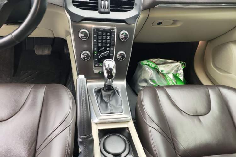 Used Volvo V40 2014 T5 Prestige Edition