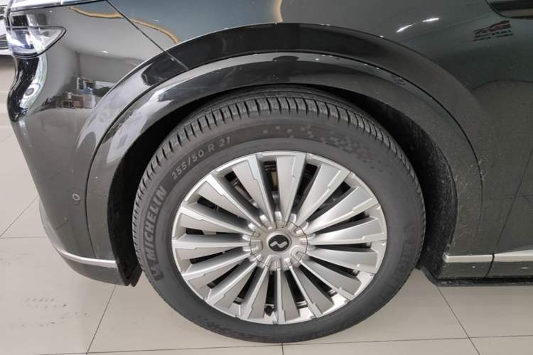 Used ONVO Luxeed L90 2025 Model—Ultra Six-Seater Version
